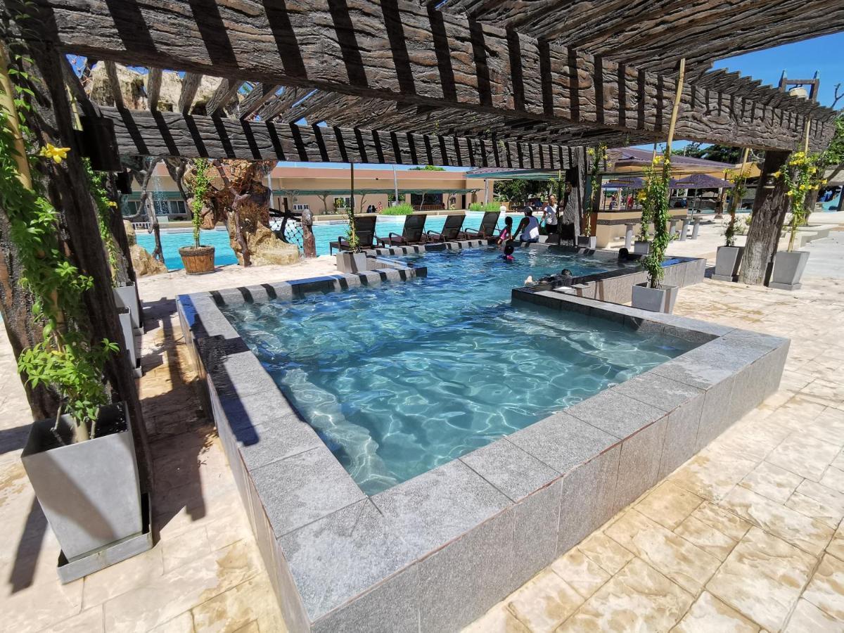 Port Royale Waterpark Resort Dumaguete City Eksteriør billede